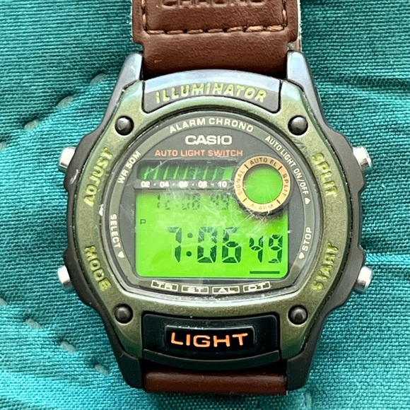 Vintage CASIO Illuminator W-94H 1950 Classic Digital Sport Watch, LCD, Chrono - Picture 1 of 7